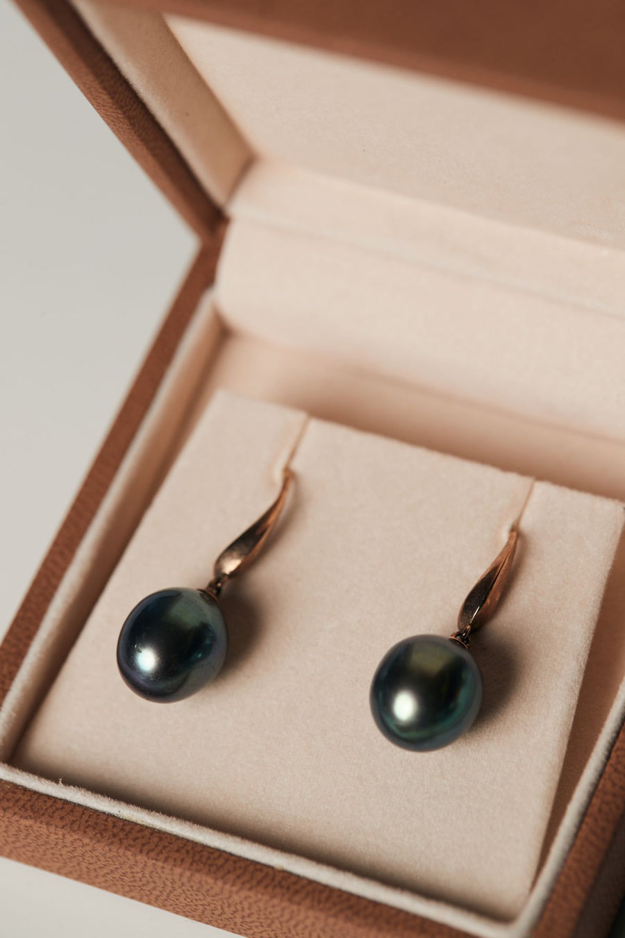 Tahitian Peacock Pearls with Rose Gold